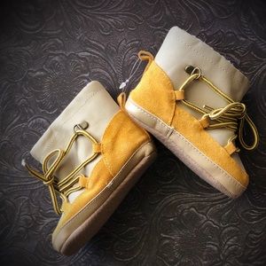 NWO Gap Baby winter boots.